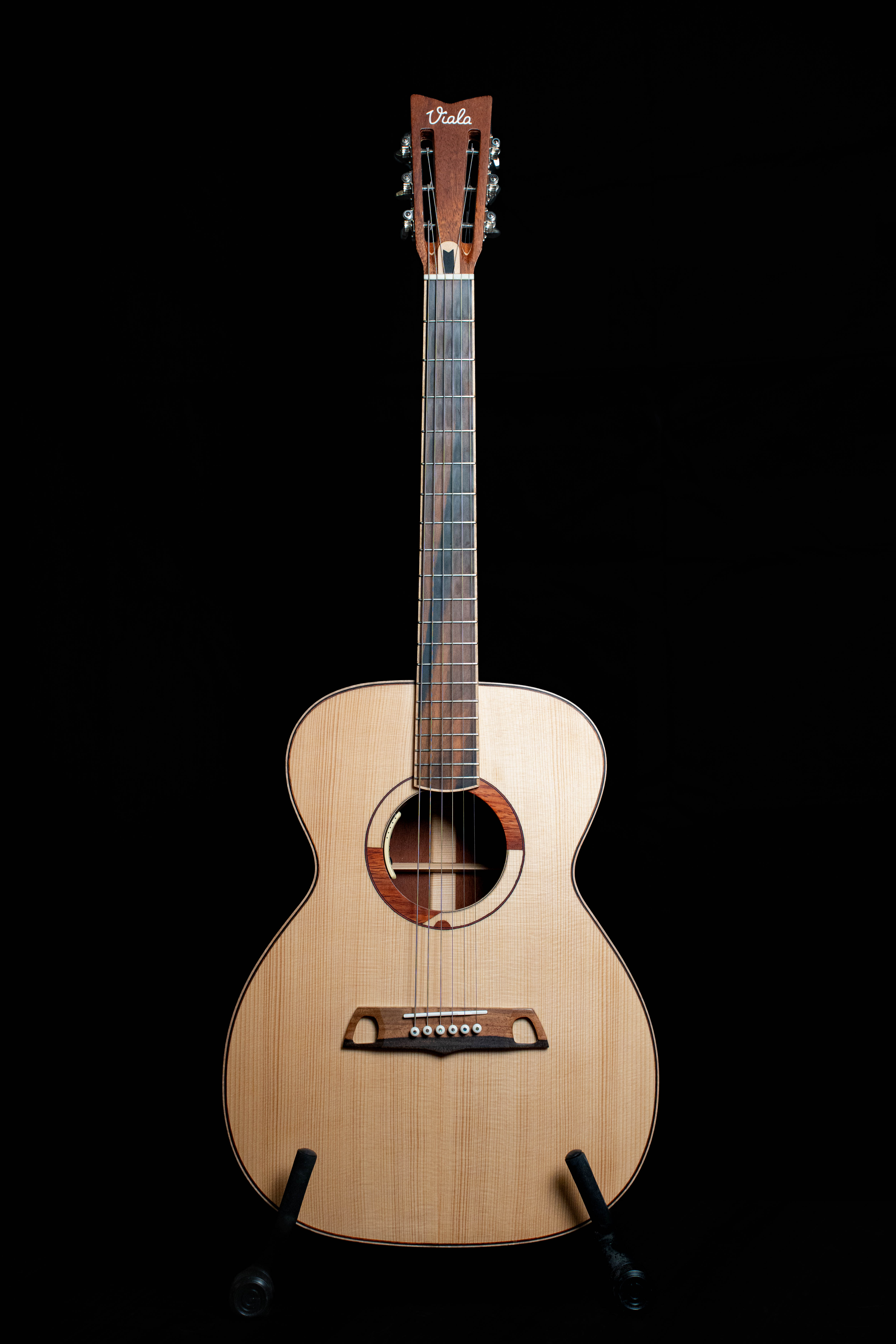 Viala V0 — Guitare folk type OM